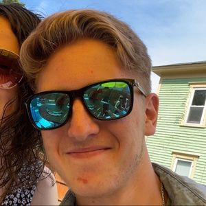 Meet your Posher, Phoenix